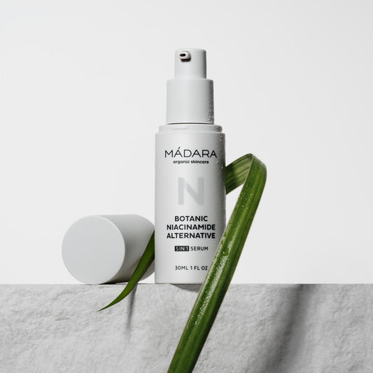 MÁDARA Botanic Niacinamide Alternative – Siero Niacinamide Viso 5-in-1 30ml