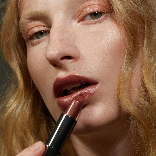 MÁDARA Satin Shine Lipstick – Rossetto Naturale Dazzle Night