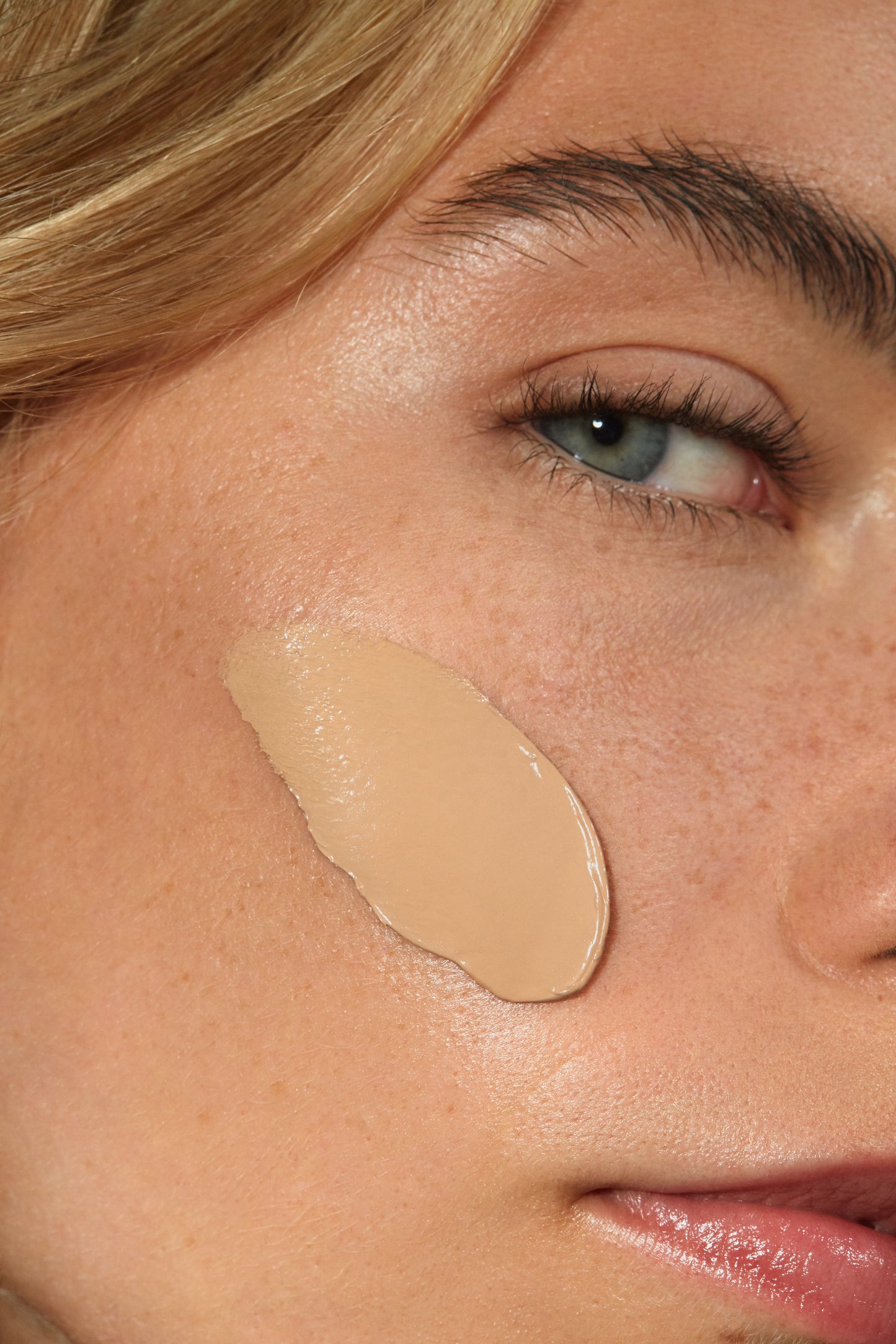 Semi-Matte Peptide Foundation